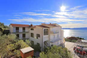 Apartments with a parking space Brela, Makarska - 18495